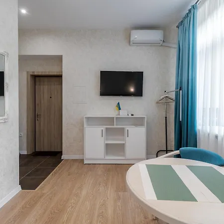 Luxury Flat Near Opera Apartment Lviv Exterior photo
